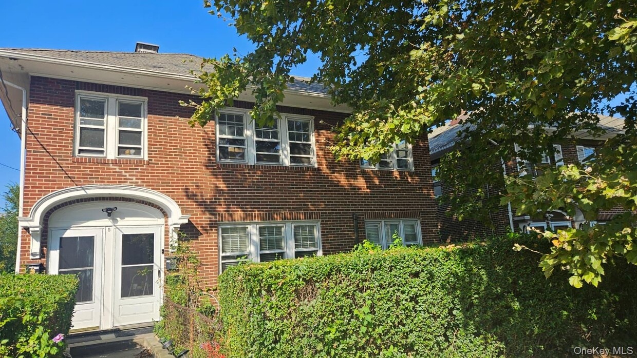 Primary Photo - 5 Vernon Ave