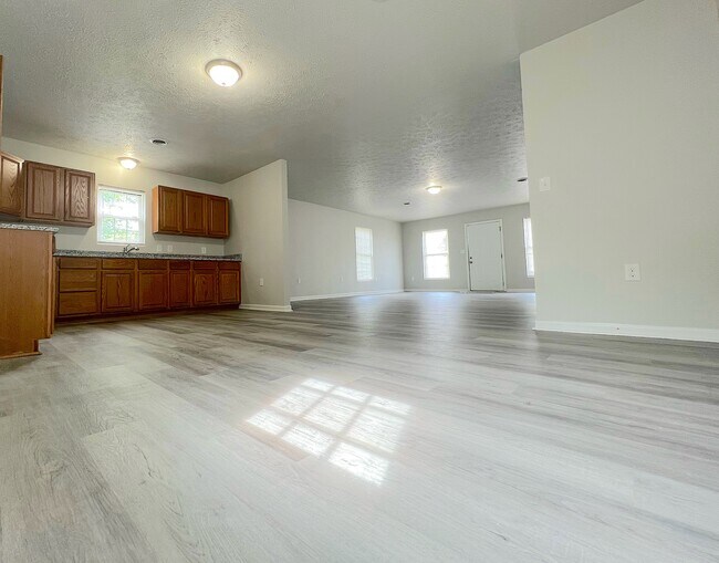 Building Photo - 303 Langley Ave