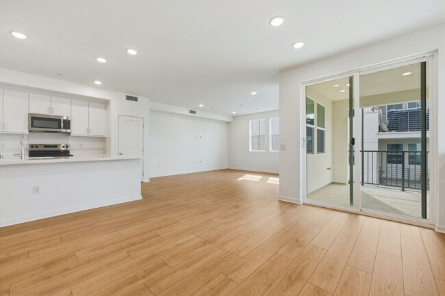 Building Photo - BRAND NEW 3 BEDROOM 2 BATH CONDO IN COVINA!
