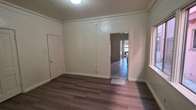 Building Photo - 1251 W 36th St