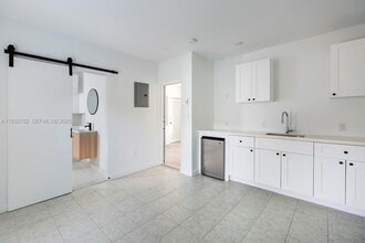 Building Photo - 7800 NE 10th Ct