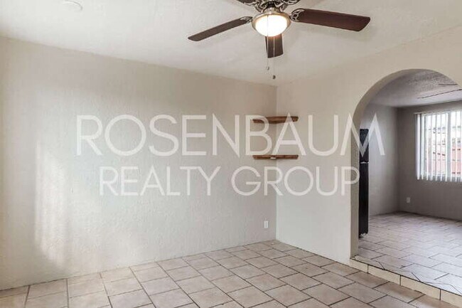 Building Photo - 302 W Flores St