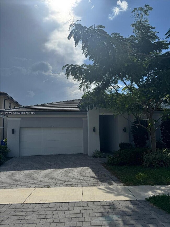 Foto del edificio - 4398 SW 173rd Ave