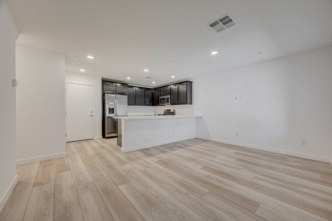 Building Photo - 10772 Paget Ct