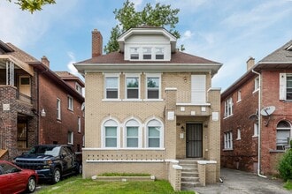 Building Photo - 3010 Cortland St