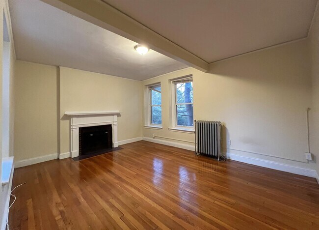 Building Photo - 8 Craigie Cir