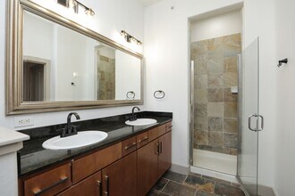 Building Photo - 1901 Post Oak Blvd