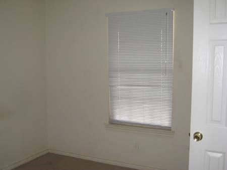 Building Photo - 438 Green Acres Dr