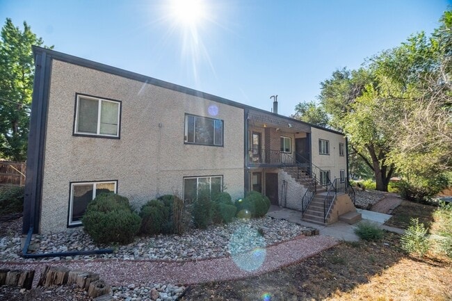 Foto del edificio - 6190 Webster St