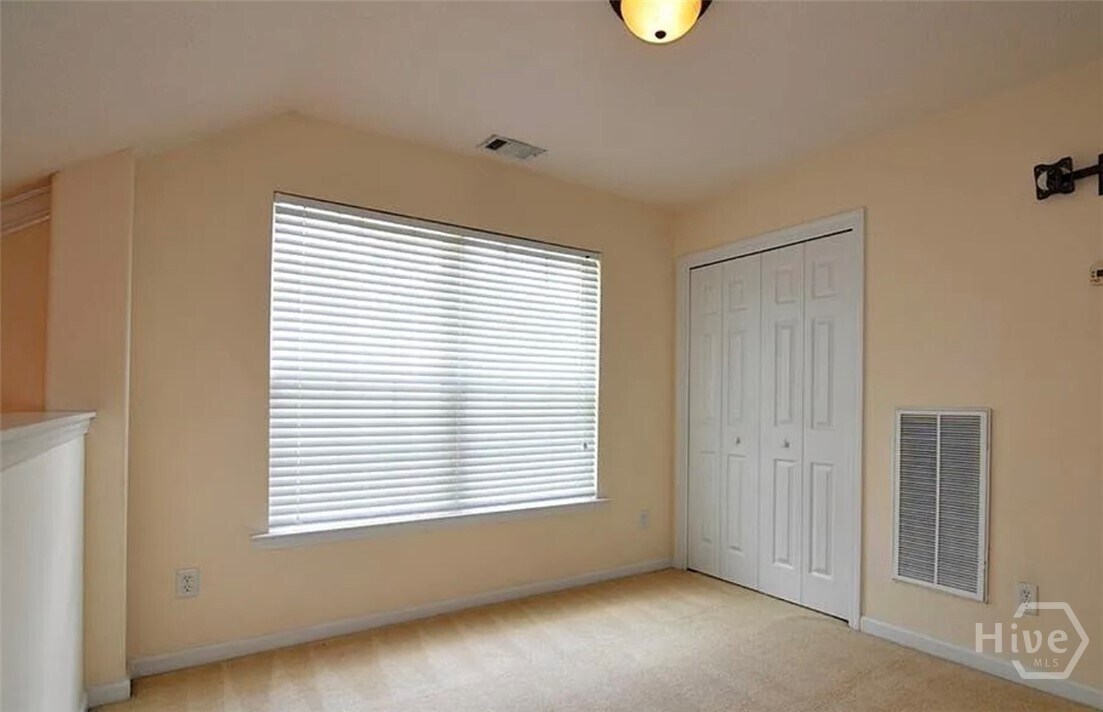 Foto principal - 75 Oak Ridge Cir
