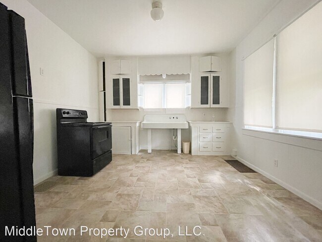 Building Photo - 3 br, 2 bath House - 220 N 16th St.