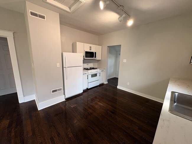 Building Photo - 6634 Fyler Ave