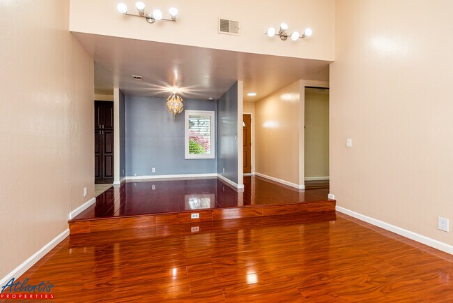 Building Photo - 464 Crosslees Dr