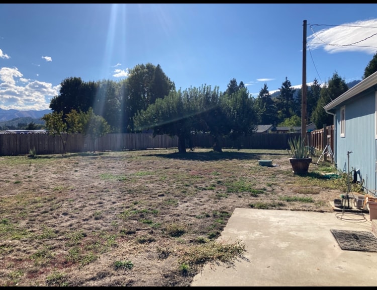 Primary Photo - 2895 Rogue River Hwy