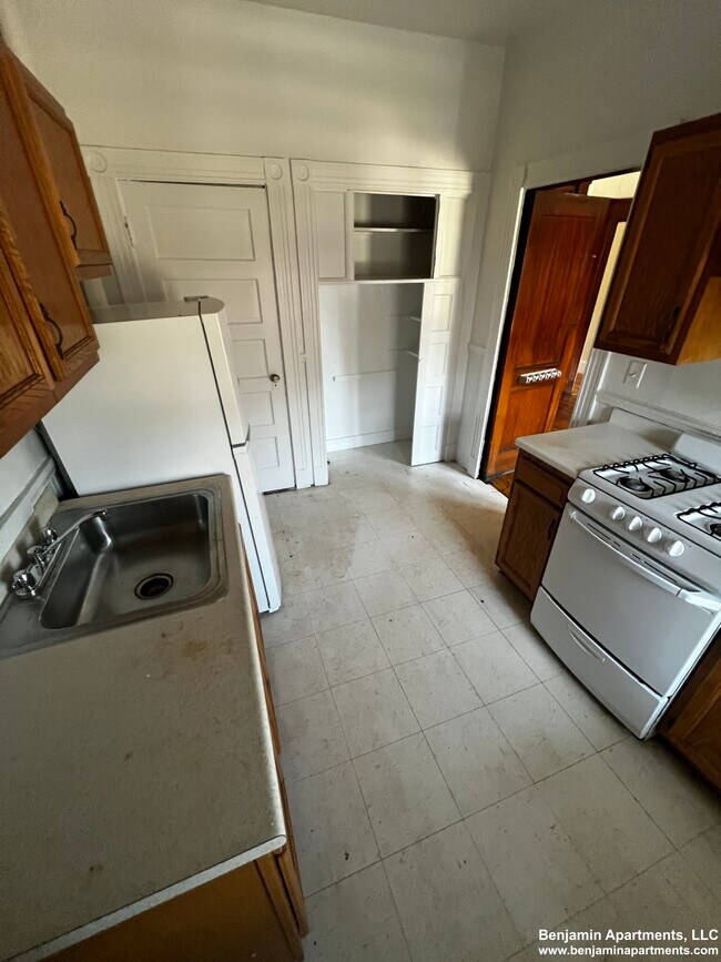 Foto del edificio - 126 Englewood Ave