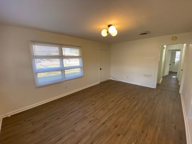 Foto del edificio - Charming 3 Bedroom House in Quite Neighborhood