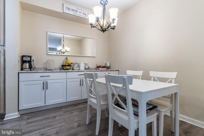 Foto del edificio - 9194 Cardinal Forest Ln