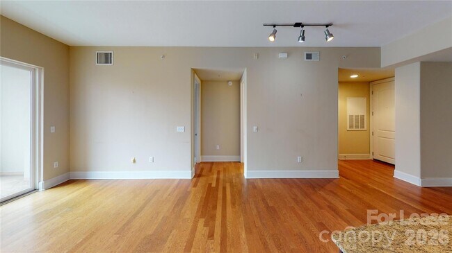 Foto del edificio - 4620 Piedmont Row Dr