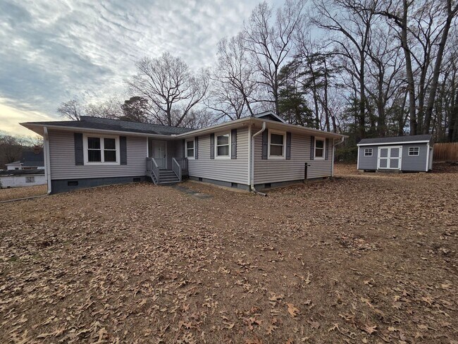 Foto del edificio - Quiet country rancher on large, secluded lot right at Route 1 and 288