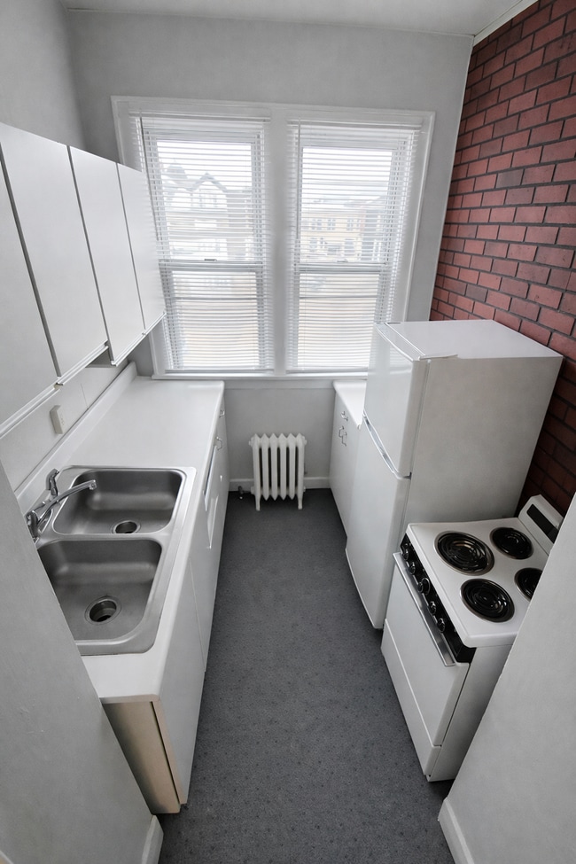 Building Photo - 1330 Locust St