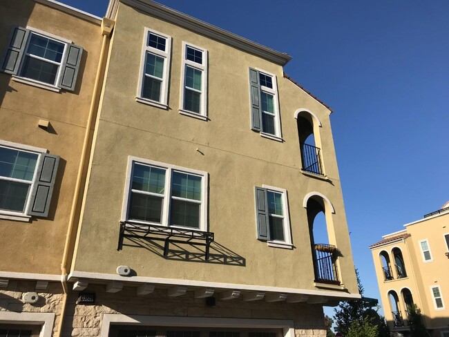 Building Photo - 39850 Sawyer Terrace