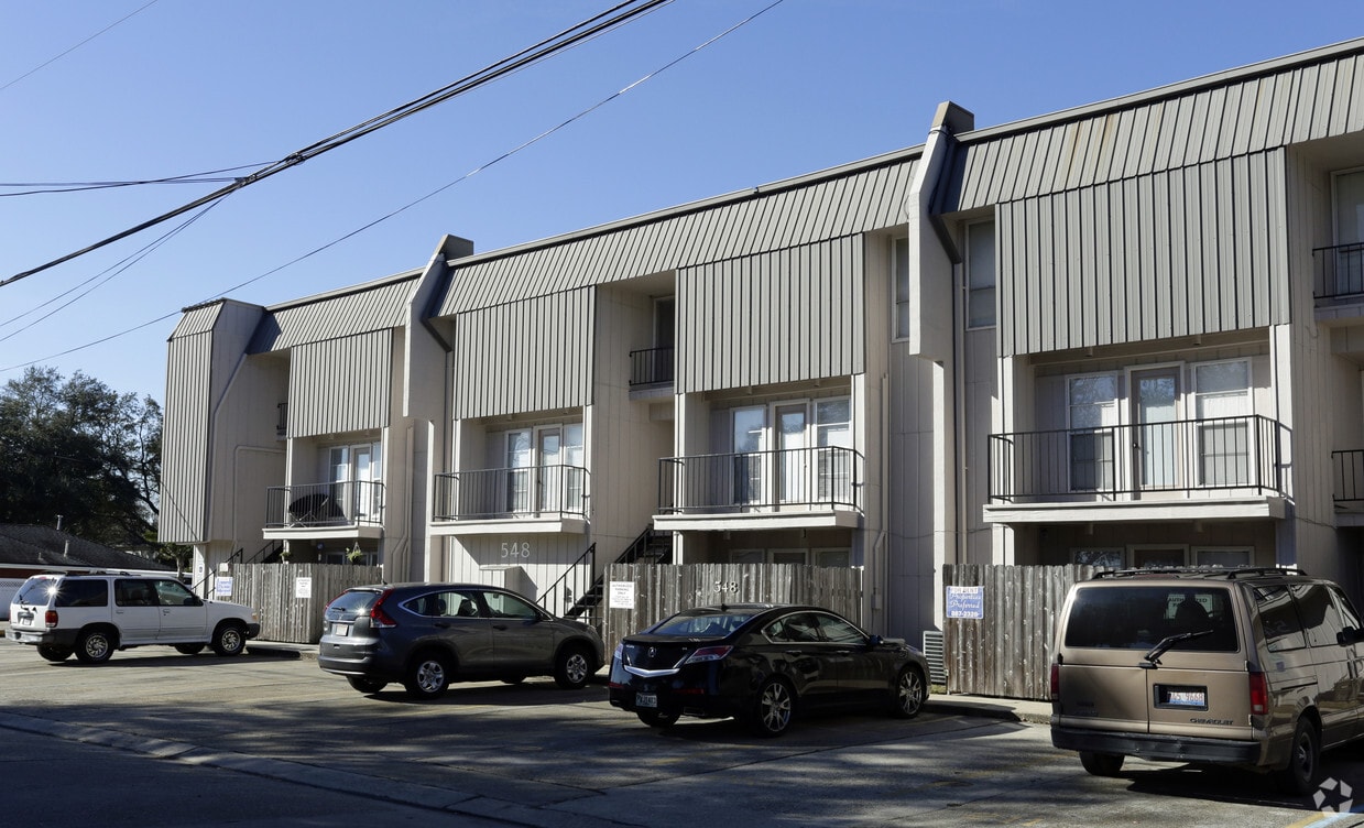 Building Photo - 570 W William David Pky