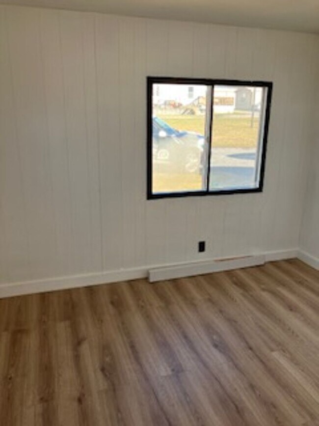 Building Photo - Tall Pine MHP Units 1-21