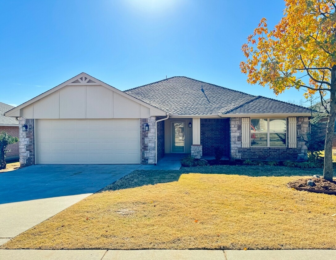 Photo - 9312 Pear St (Midwest City, OK)
