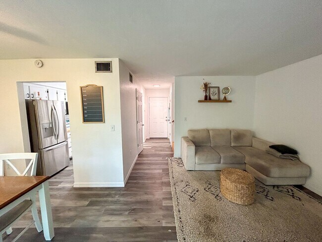 Building Photo - 1038 SW 6th Drive Unit A - Pet Friendly