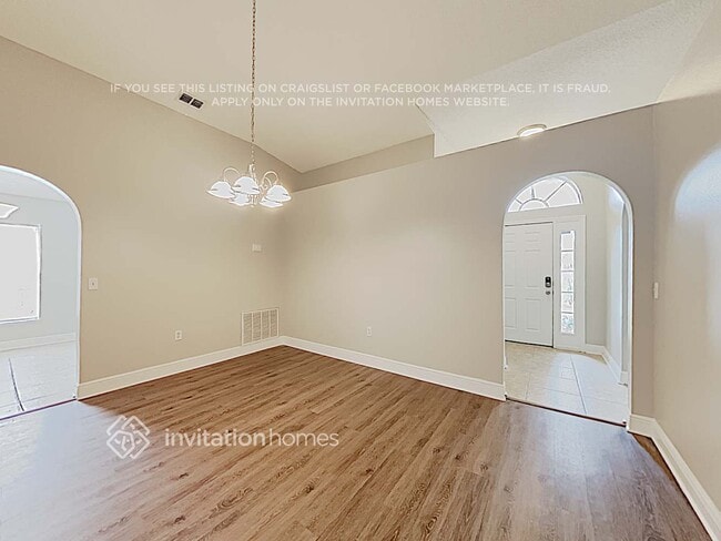 Building Photo - 3260 Erskine Dr