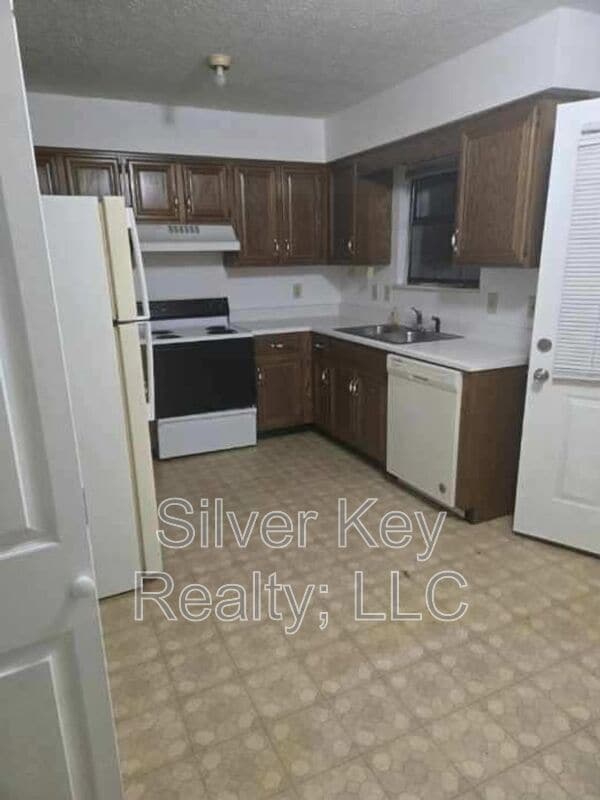 Building Photo - 408-410 Oklahoma St