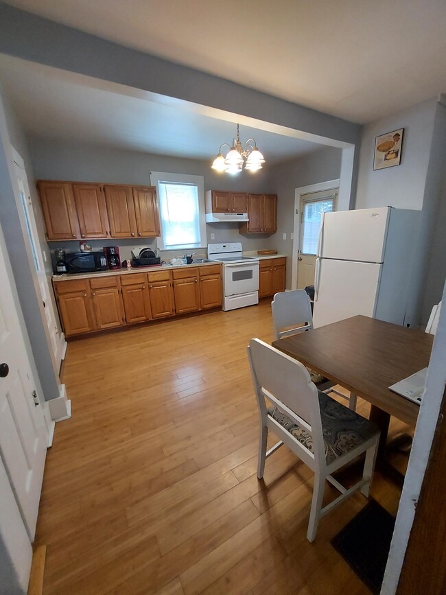 Kitchen - 313 S Randolph St