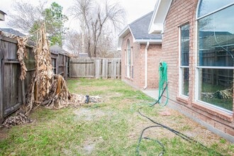 Building Photo - 6223 Newbury Dr