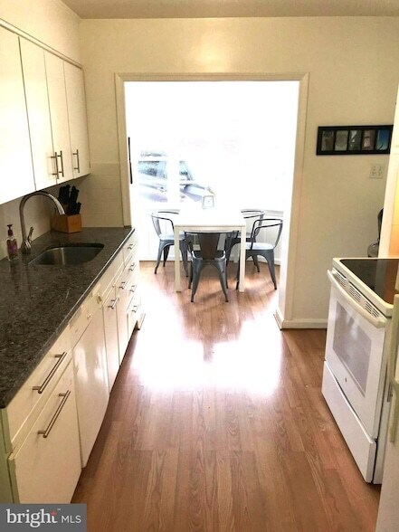 Foto del edificio - 5205 Saratoga Ave