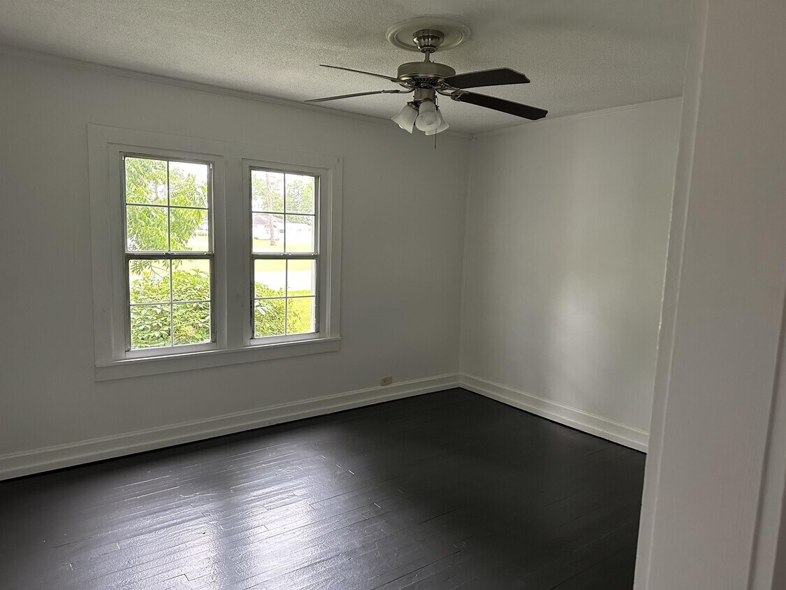 301 S Cleveland Ave, Adel, GA 31620 House Rental in Adel, GA