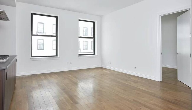 Building Photo - 225 5th Ave