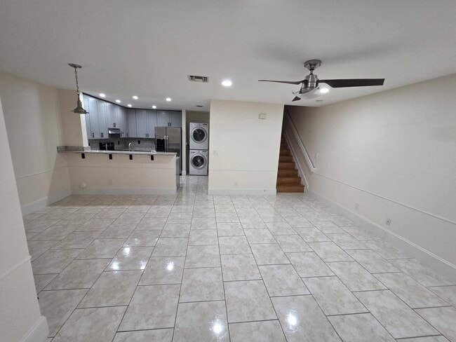 Building Photo - 5362 SW 125th Ave
