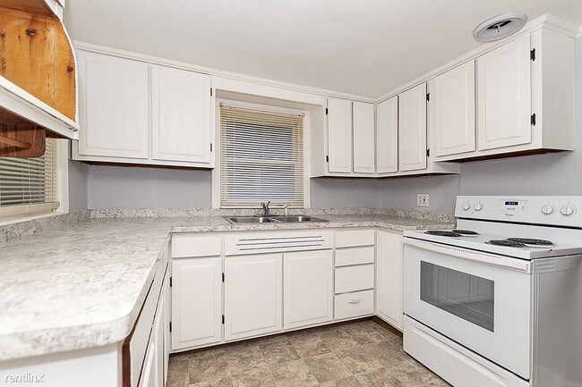 Building Photo - 2 br, 1 bath House - 1215 Lathrop St