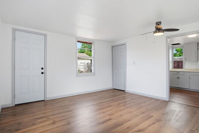 Foto del edificio - 2228 SW Grand Blvd