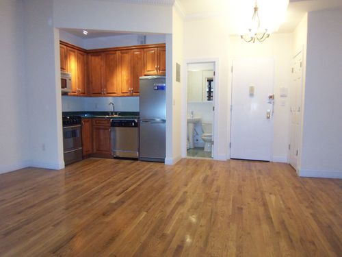 Building Photo - 307 W 83rd St
