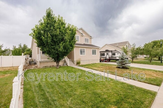 Building Photo - 1348 E Hawk Way