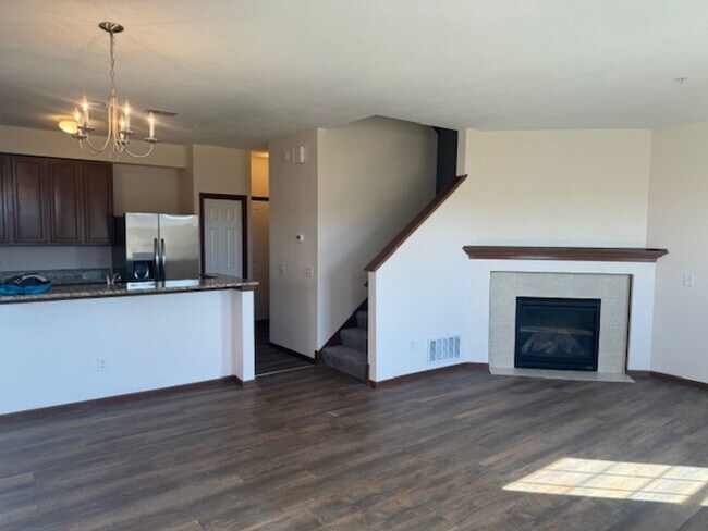Foto del edificio - Spacious 3Br/2.5Ba TH w/2 CG in Maple Grove!