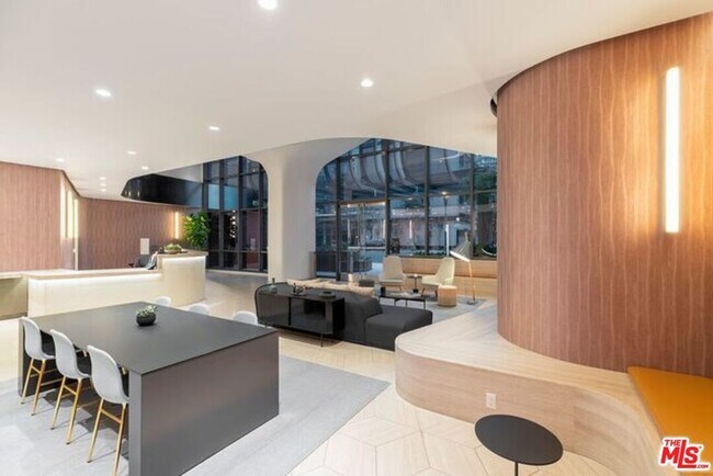 Foto del edificio - 1120 S Grand Ave