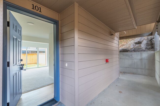 Photo - 1 BD 1 BA, beautiful rebuilt condo in conv...