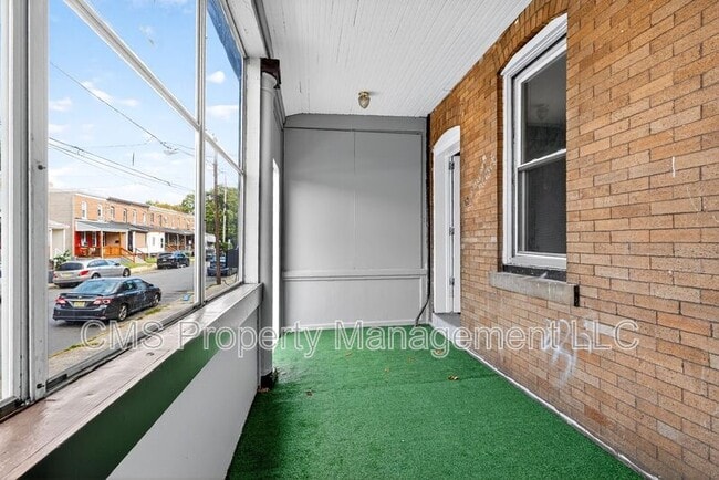 Building Photo - 15 Adella Ave
