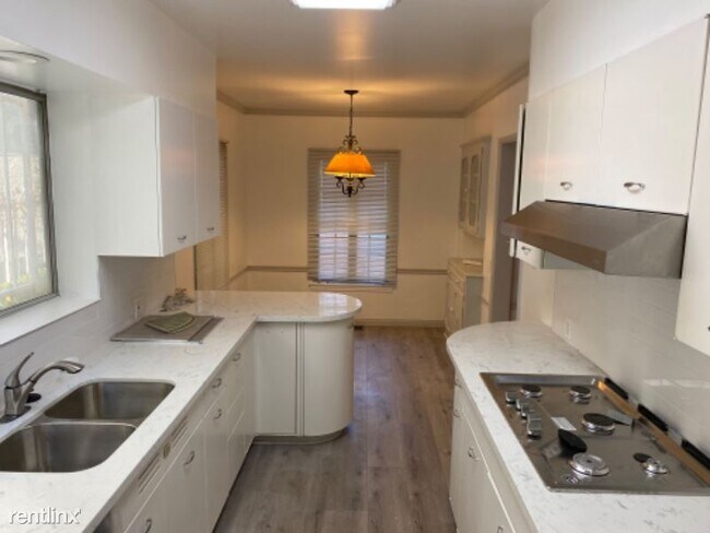Building Photo - 3 br, 2 bath Townhome - 439 S Maple Dr