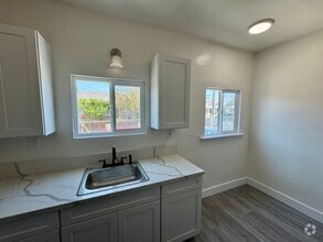 Building Photo - 1416 E 41st Pl