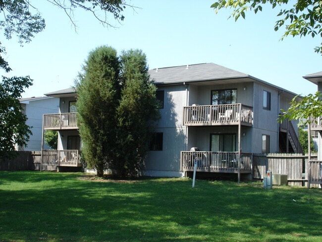 Building with decks - 101 S Shafer St