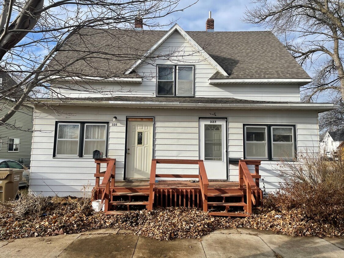 Foto principal - 325/327 3rd St NE