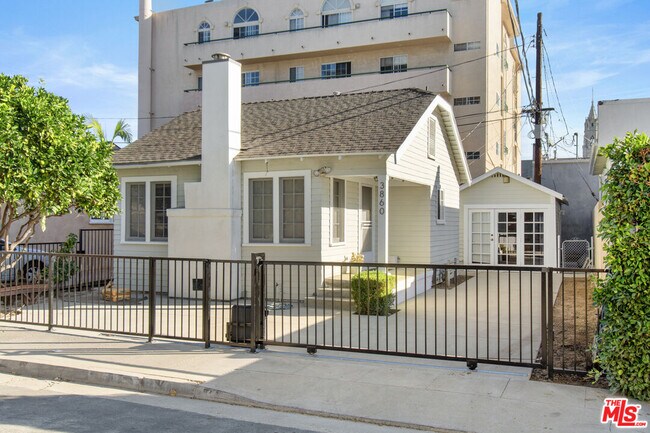 Building Photo - 3860 Goldwyn Terrace
